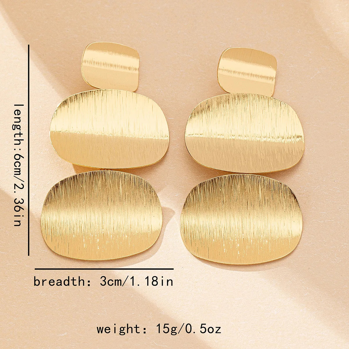 Circular curved earrings